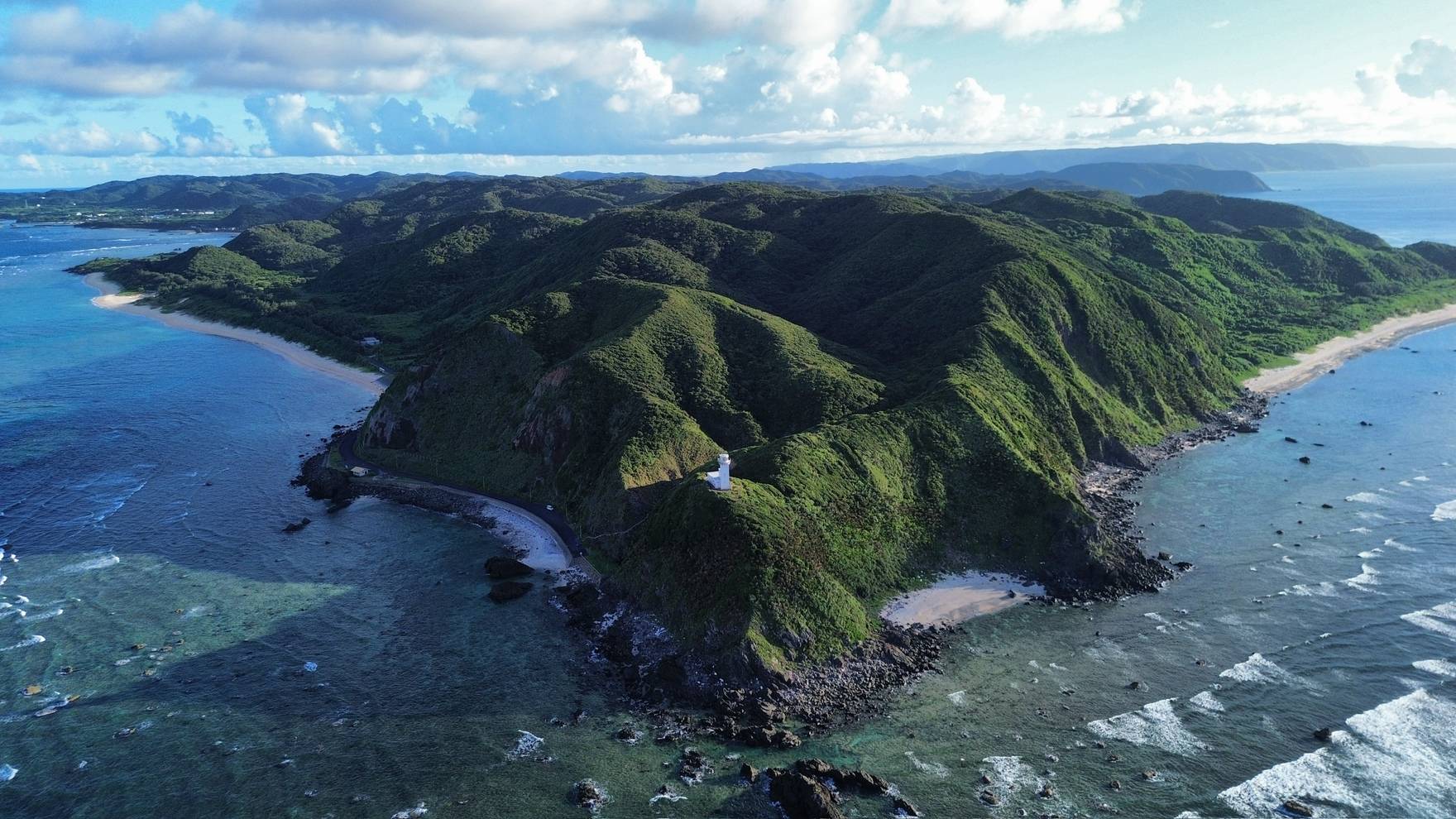 奄美大島の海岸線を捉えた空撮写真